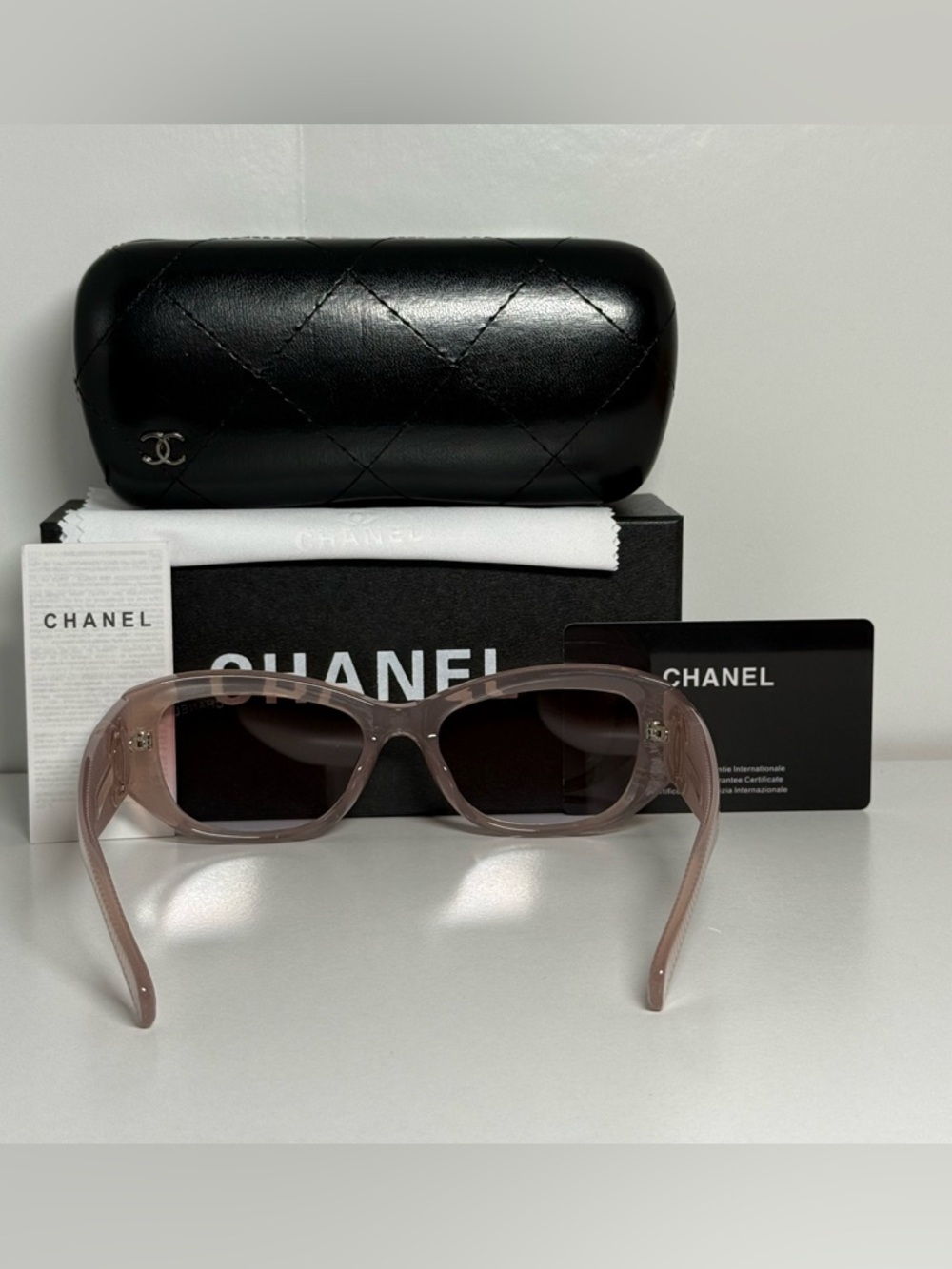 CHANEL Pink Cat-Eye Sunglasses with Signature CC Logo - Picture 4 of 4